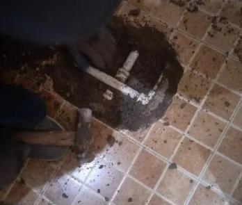 石峰卫生间漏水维修公司为您分享下卫生间渗水如何处理及注意事项