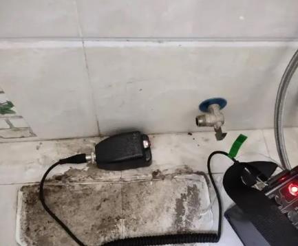 石峰屋顶漏水维修公司分享下卫生间漏水的危害及解决方法